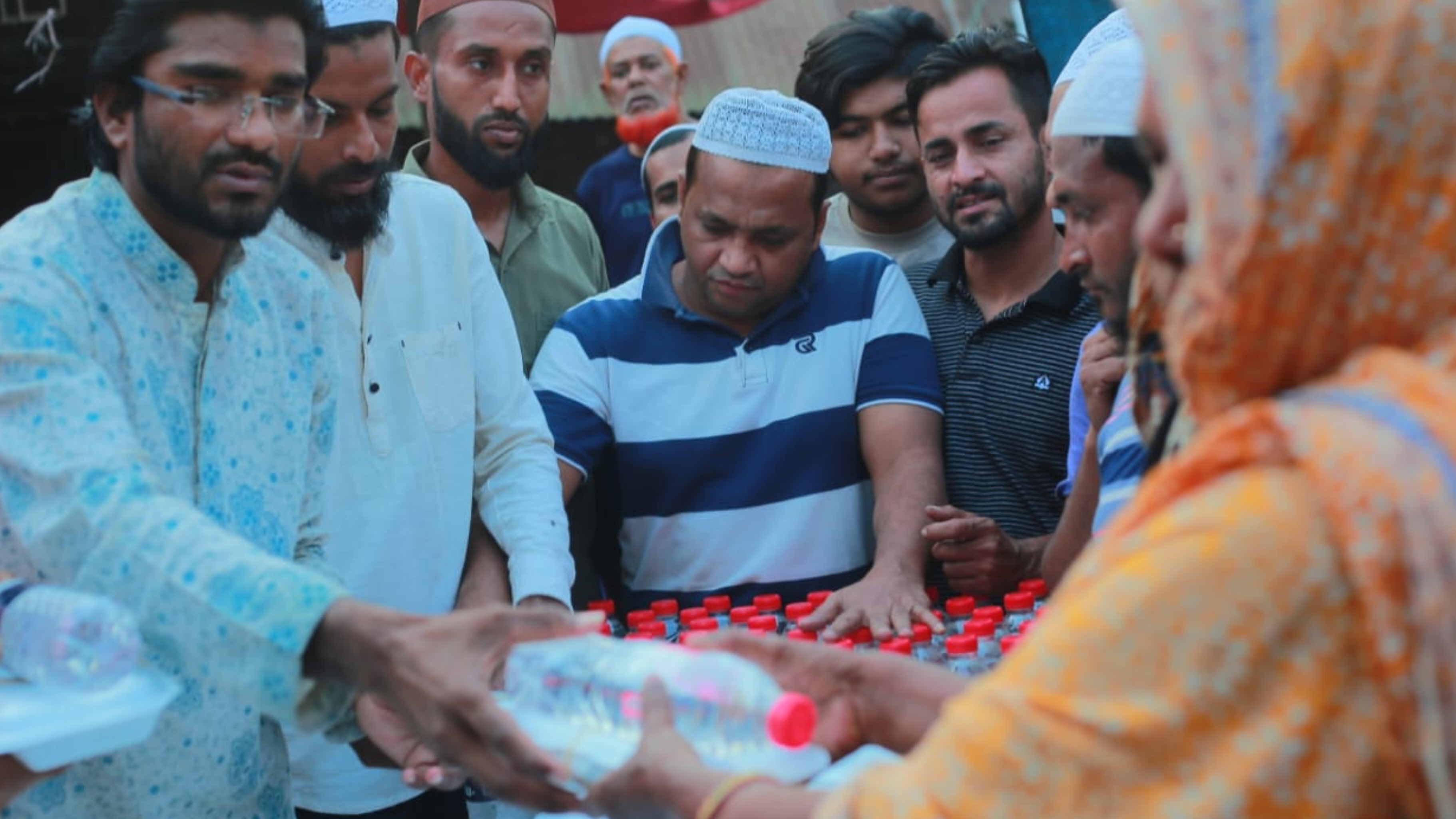 খালেদা জিয়া ও তারেক রহমানের সুস্থতা কামনায় জেলা স্বেচ্ছাসেবক দলের সিনিয়র যুগ্ম আহ্বায়ক শামছুল আলম সূর্যের ইফতার বিতরণ