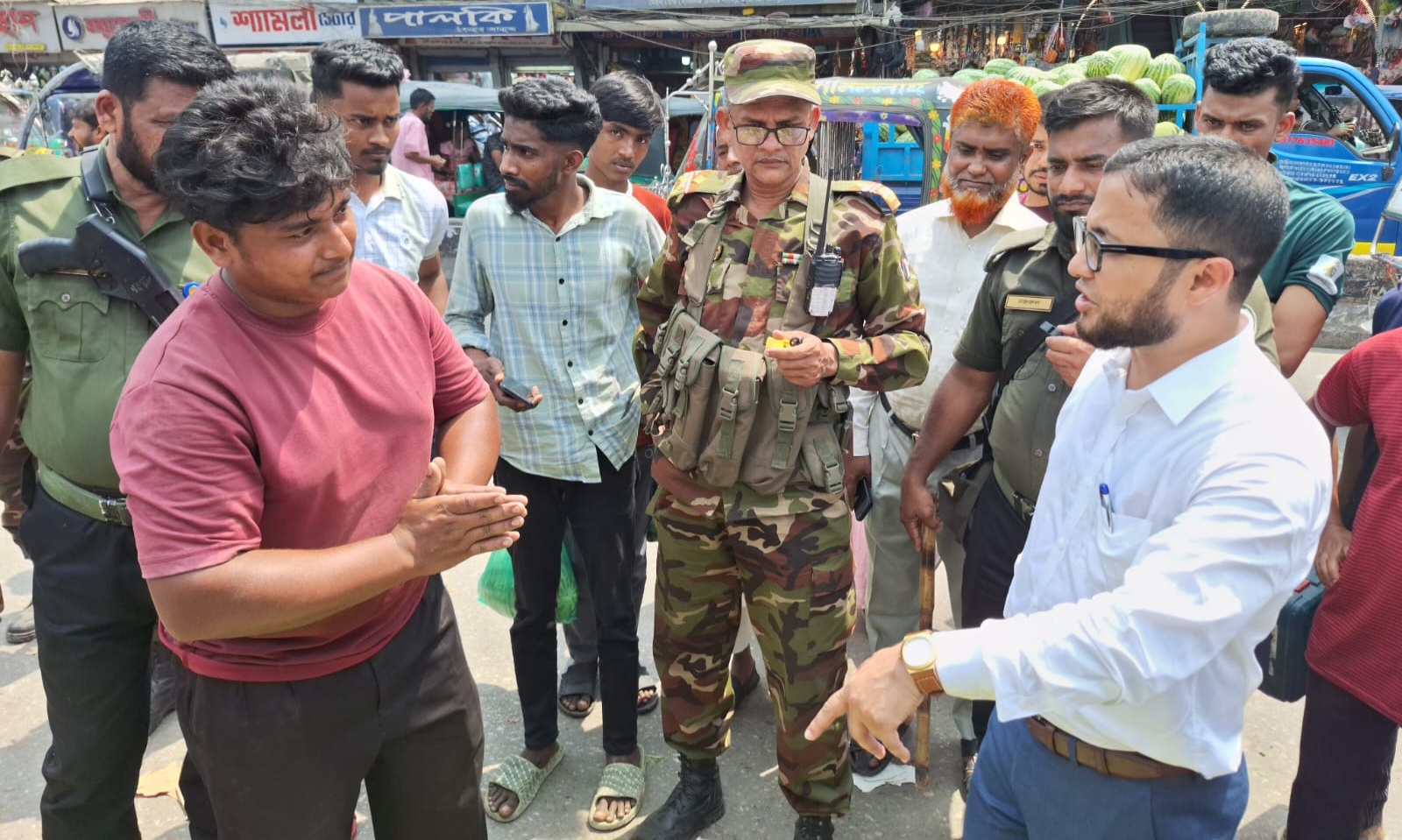 হাজীগঞ্জে ভ্রাম্যমাণ দোকানে ভ্রাম্যমাণ আদালতের জরিমানা ৪৪ হাজার টাকা