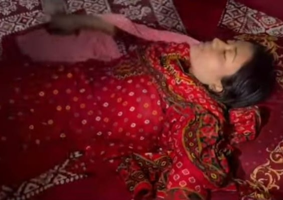 মতলব উত্তরে সিলিং ফ্যানে গলায় ওড়না পেঁচানো গৃহবধূর লাশ উদ্ধার