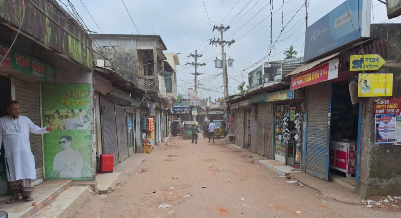 হাজীগঞ্জে একাধিক স্থানে বিক্ষিপ্ত ঘটনায় সংঘর্ষ, আহত ২৫