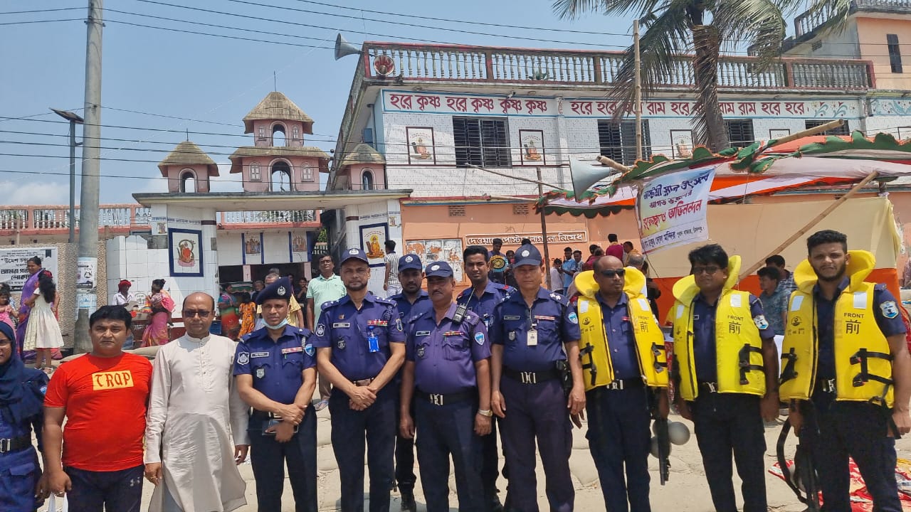 পুরাণবাজারে অষ্টমী স্নানে নৌ পুলিশের ব্যাপক নিরাপত্তা ব্যবস্থাগ্রহণ