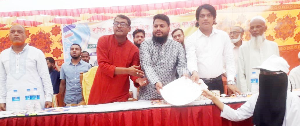 মেনাপুর পীর বাদশা মিয়া বালিকা উচ্চ বিদ্যালয়ে বার্ষিক ক্রীড়া ও সাংস্কৃতিক প্রতিযোগিতার পুরস্কার বিতরণ