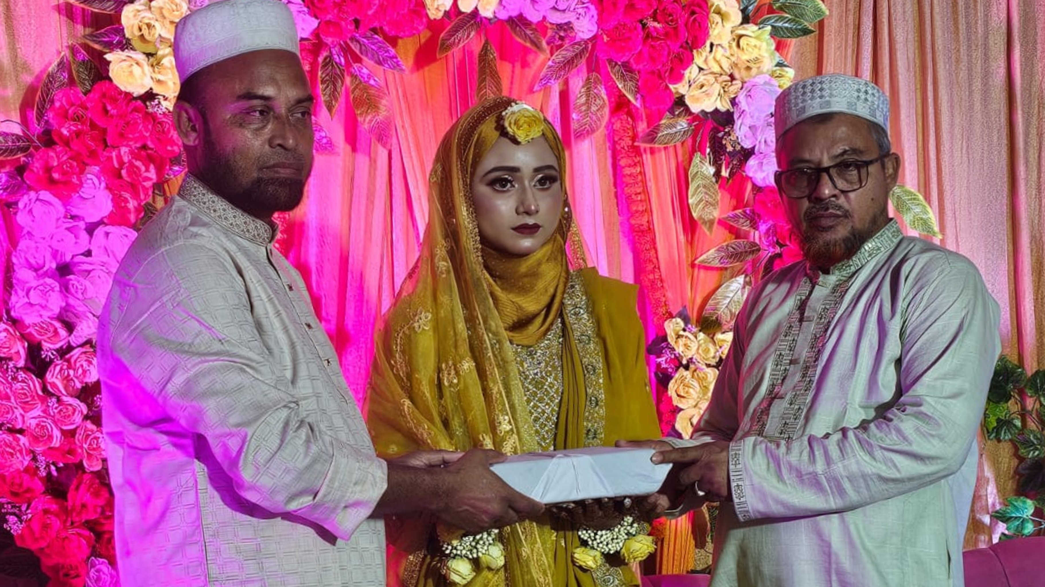 চান্দ্রায় মেয়ের গায়ে হলুদে ব্যতিক্রমী আয়োজন