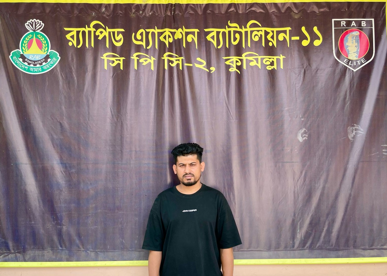 কুমিল্লায় র্যাবের অভিযানে ২৭.৫ কেজি গাঁজাসহ মাদক ব্যবসায়ী গ্রেফতার