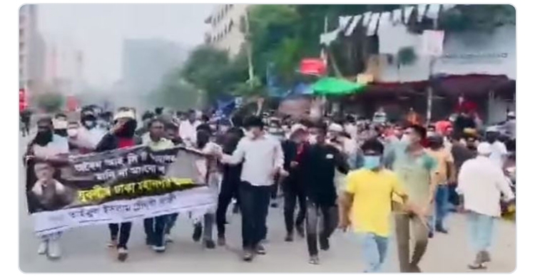 রাজধানীতে ফের ঝটিকা মিছিল: যুবলীগের স্লোগানে উত্তপ্ত মিরপুর, উত্তরে ছাত্র-জনতার পাল্টা বিক্ষোভ