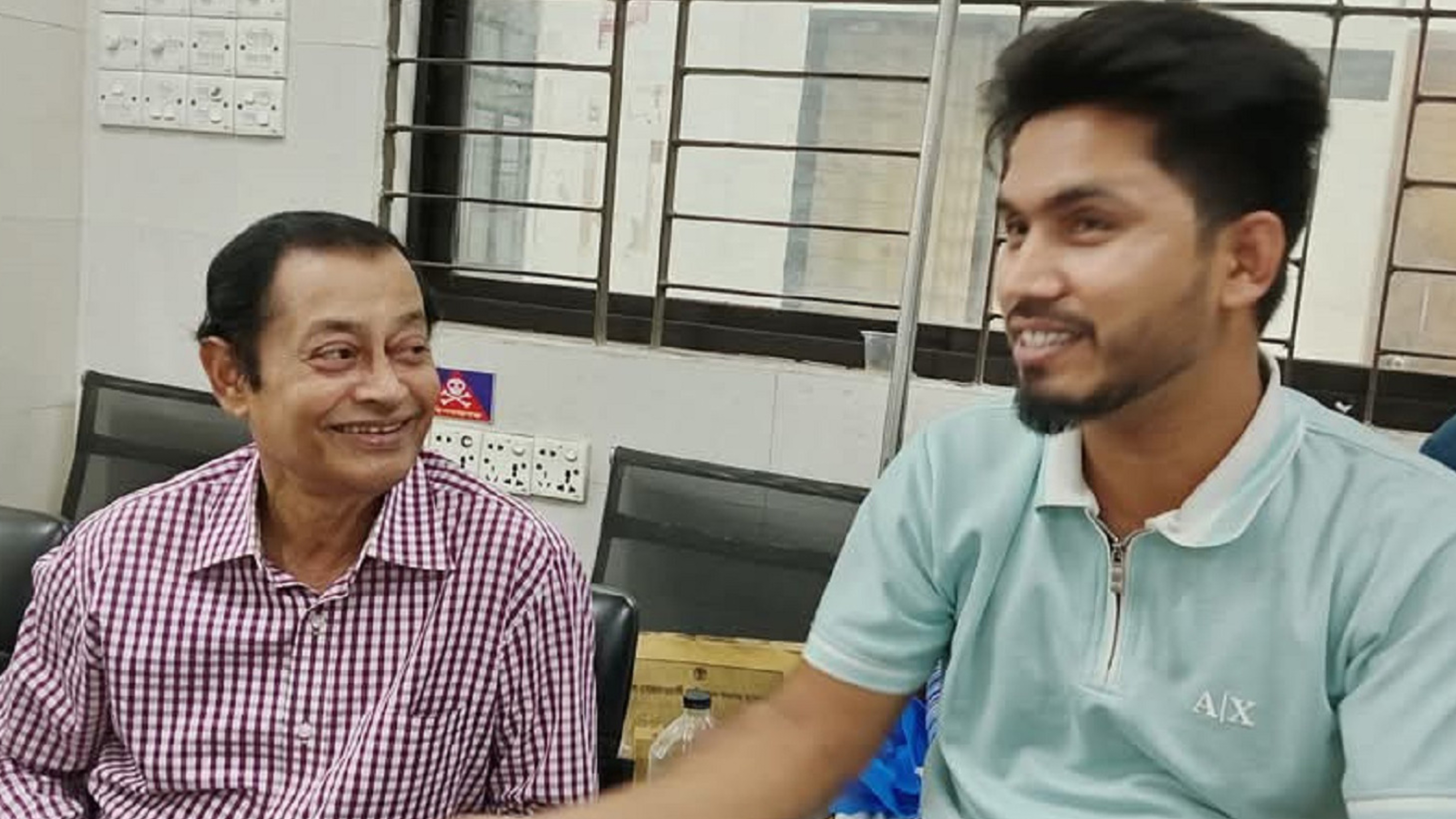 জুলাই আন্দোলনে গুলিবিদ্ধ আল আমিনের পাশে সাবেক এমপি লায়ন হারুনুর রশিদ
