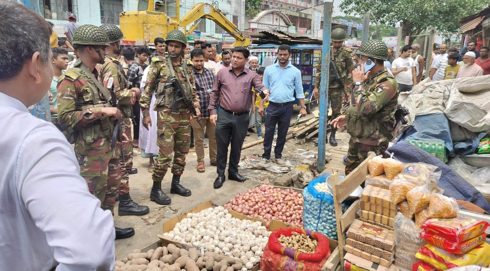 সড়কের অবৈধ স্থাপনা উচ্ছেদ ও জরিমানা