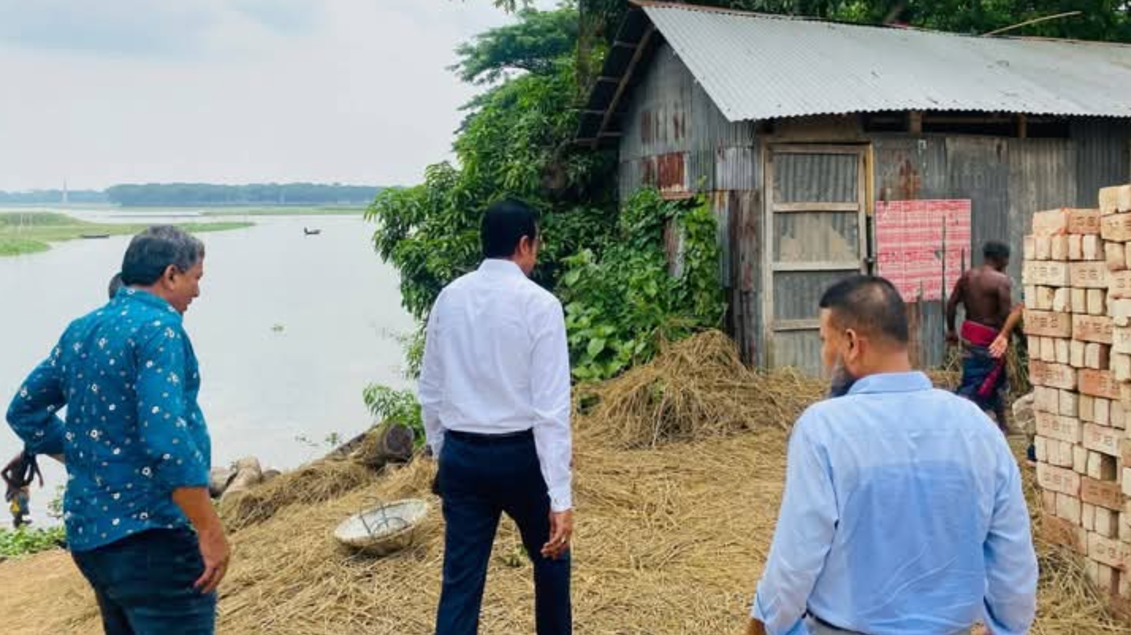বাগাদী ইউনিয়নের ডাকাতিয়ার ভাঙ্গন কবলিত এলাকা পরিদর্শনে ইউএনও