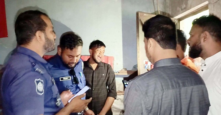 ফরিদগঞ্জে বন্ধুকে আটকে রেখে স্ত্রীকে কুপ্রস্তাব ও মুক্তিপণ দাবি