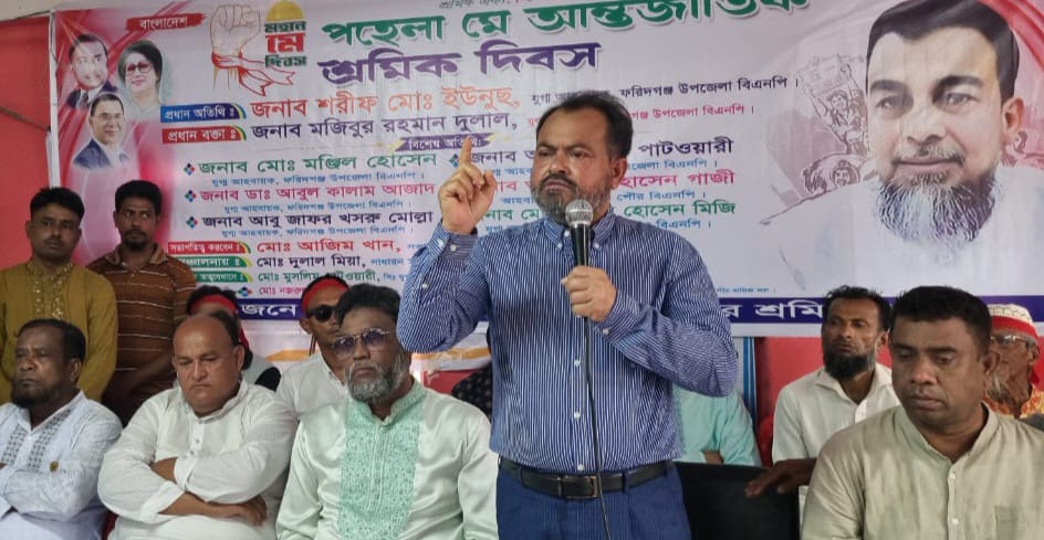 শহীদ জিয়া কৃষক শ্রমিকদের সাথে মিশে খাল খনন করেছেন