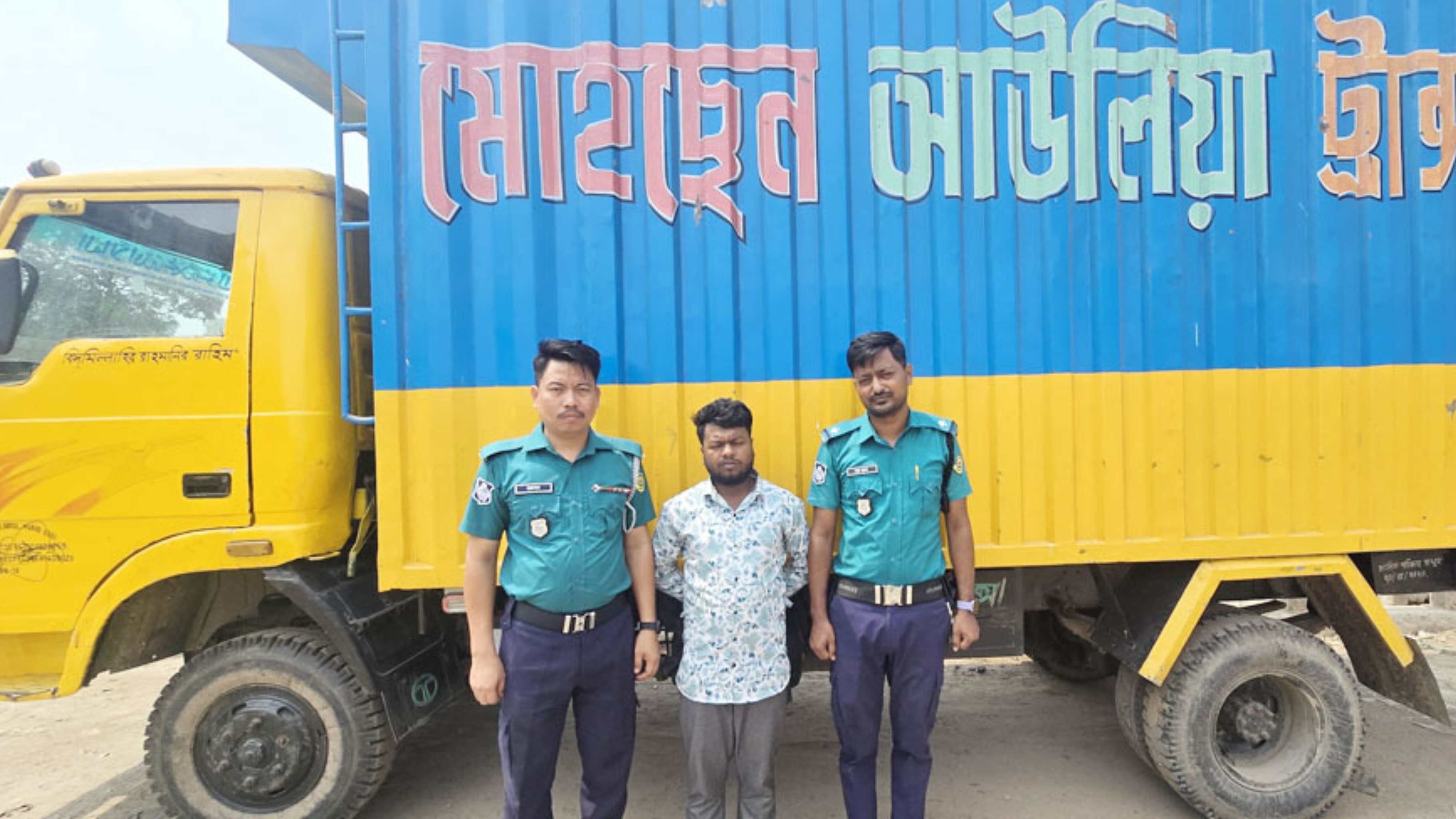 চট্টগ্রাম থেকে চুরি হওয়া কভার্ড ভ্যান হাজীগঞ্জে উদ্ধার