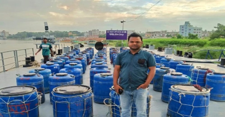 তিন কোটি টাকার ৭২ লাখ চিংড়ি রেণু জব্দ, ডাকাতিয়ায় অবমুক্ত