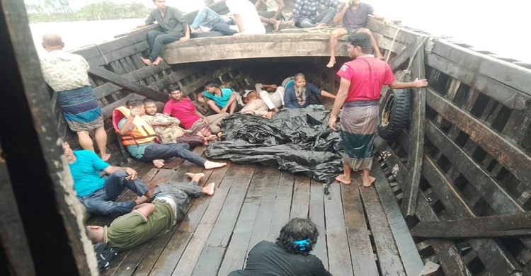 মেঘনায় ট্রলার ডুবিতে সাব পোস্টমাস্টারসহ ২জনের মৃত্যু, নিখোঁজ ২