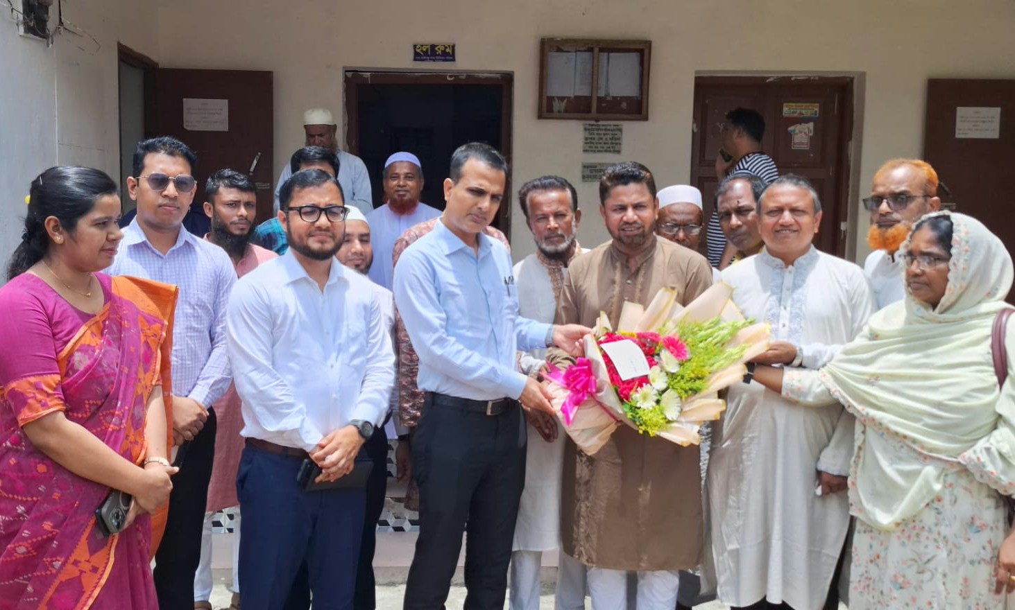 হাজীগঞ্জ বাজারের যানজট নিরসনে আর কোনো ছাড় নয়
