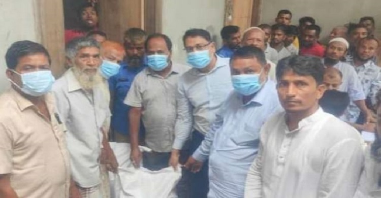চাঁদপুর সদর আর্মি ক্যাম্পের তত্ত্বাবধানে লক্ষ্মীপুর ইউনিয়নে জেলে চাল বিতরণ