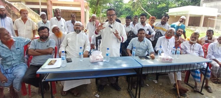 রায়পুরের মেঘনার চরের জমির ধান ঘরে তুলতে এবার ভূমিদস্যুদের বিরুদ্ধে মালিক-চাষিরা একতাবদ্ধ