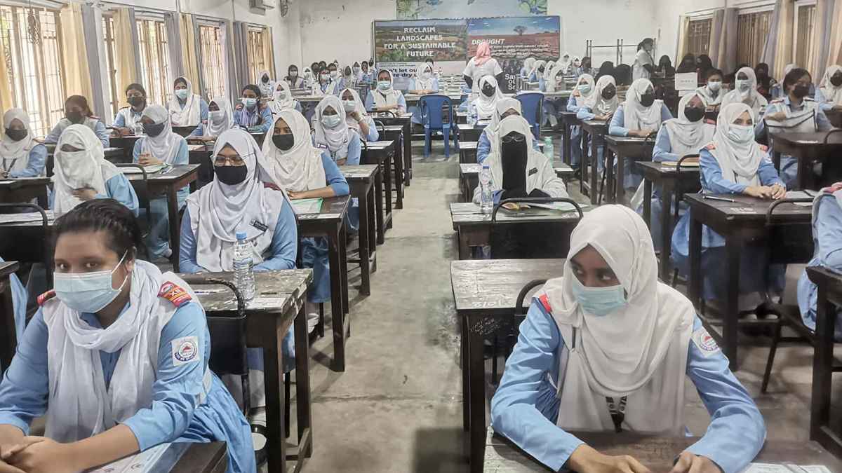 ফরিদগঞ্জে এইচএসসি ও সমমানের পরীক্ষার প্রথম দিনে অনুপস্থিত ৬৩