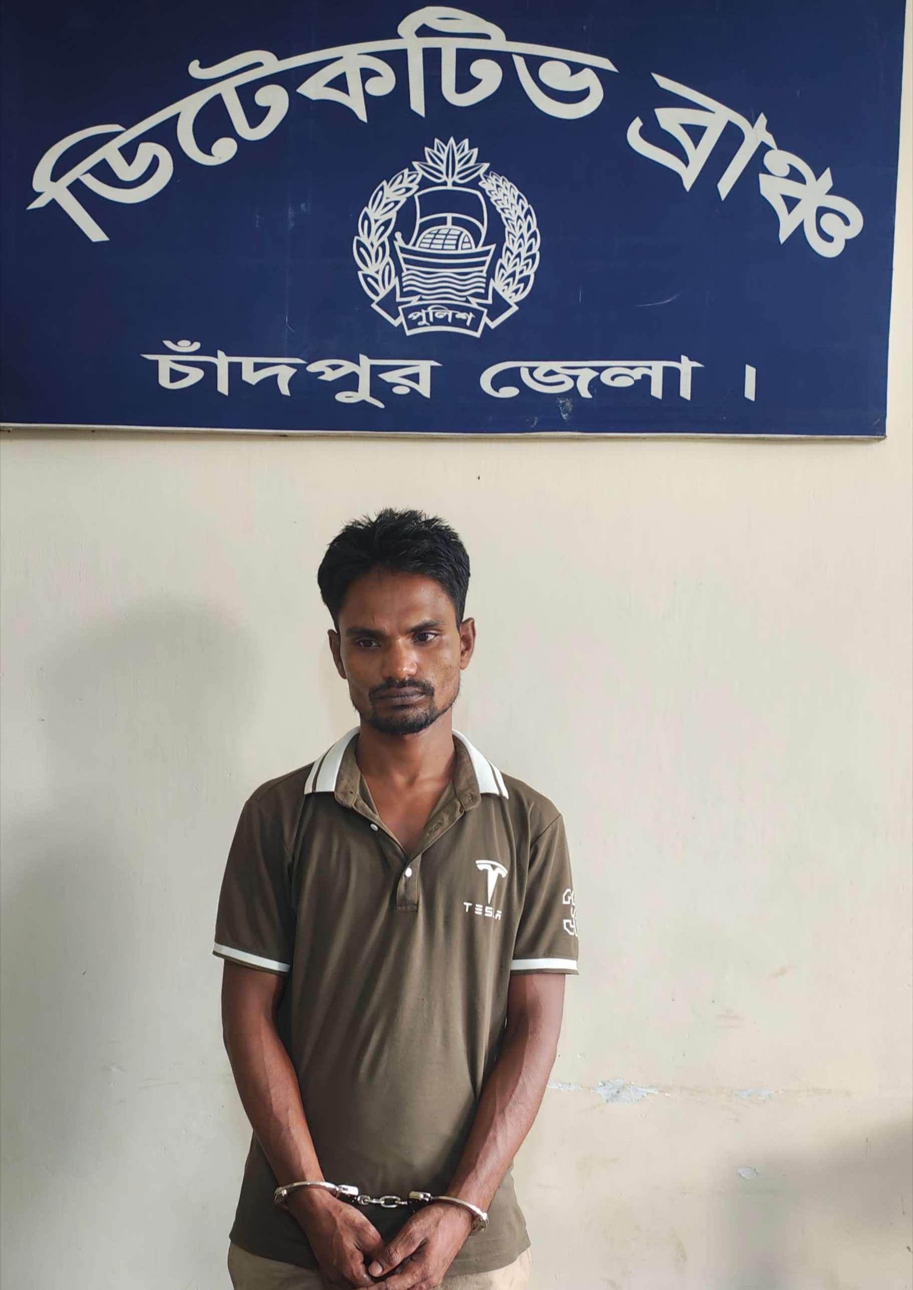 ডিবি পুলিশের হাতে মাদকসহ মাদক ব্যবসায়ী গ্রেফতার