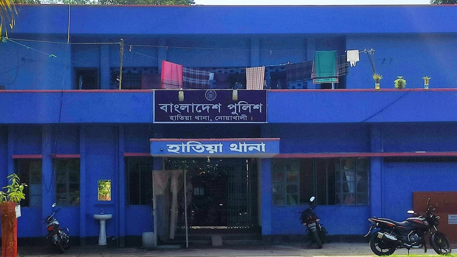 মেঘনায় কোস্টগার্ড সদস্যের মাথা ফাটালো জেলেরা