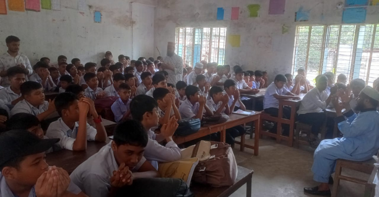 মাইলস্টোন স্কুল এন্ড কলেজে বিমান দুর্ঘটনায়    গণি মডেল উচ্চ বিদ্যালয়ে দোয়া