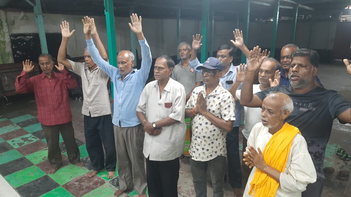 গোপাল জিউড় আখড়ায় বিমান দুর্ঘটনায় হতাহতদের স্মরণে প্রার্থনা