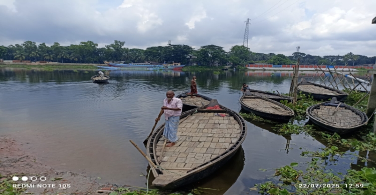 হাঁকডাক আর ঐতিহ্য হারিয়ে নীরবে বিলীন হলো ইচলী লঞ্চঘাট ও ফেরিঘাট
