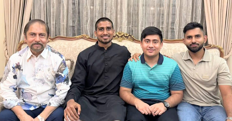 জাতীয় দলের ক্রিকেটার শামিম পাটোয়ারী’র সঙ্গে ফাইয়াজ সাহাবুদ্দিনের সৌজন্য সাক্ষাৎ