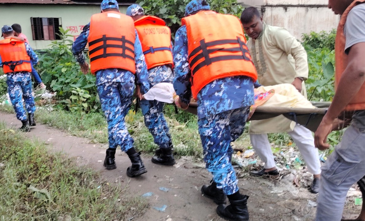 অসুস্থ লঞ্চ যাত্রীকে জরুরি চিকিৎসা সেবা দিয়েছে কোস্ট গার্ড