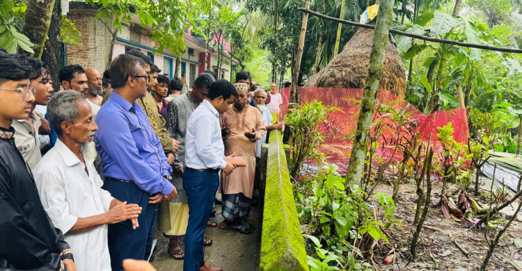 লক্ষ্মীপুরে মহাসড়কে একই পরিবারের ৭ জনের মৃত্যু : থামছে না স্বজনদের আহাজারি, চালককে গ্রেফতার দাবি, প্রশাসনের আর্থিক সহযোগিতা
