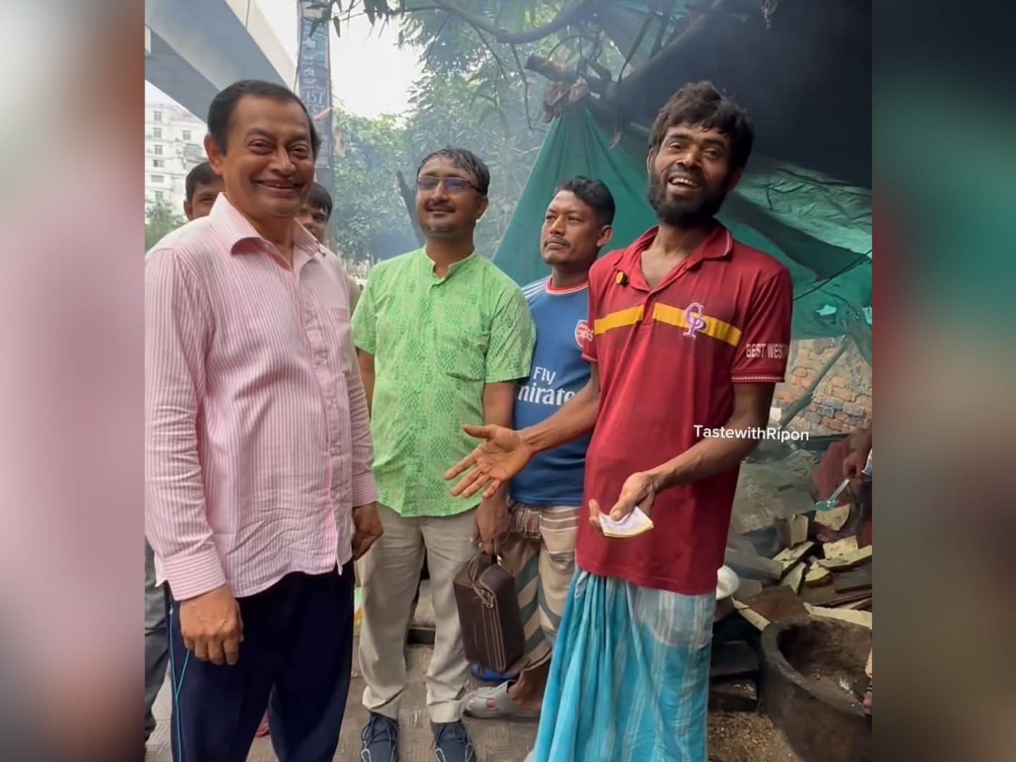 গরিবের বুফে চালু করা মিজানের পাশে সাবেক এমপি লায়ন হারুন