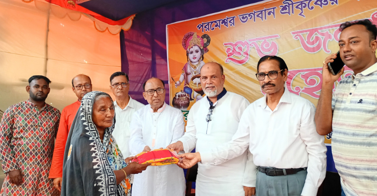 পুরানবাজারে জন্মাষ্টমী  উৎসবের বর্ণাঢ্য শোভাযাত্রা উদ্বোধন ও বস্ত্র বিতরণ