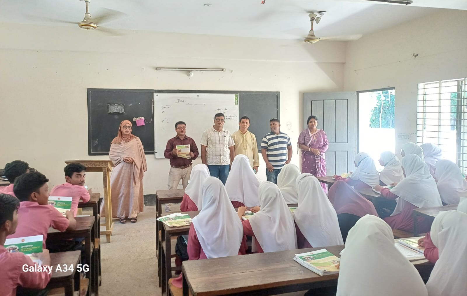 রায়পুরে গ্রাম আদালত সম্পর্কে শিক্ষার্থীদের সাথে মতবিনিময় সভা