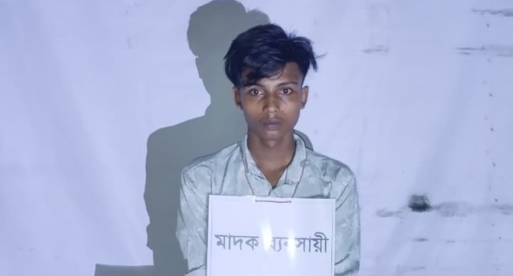 যৌথবাহিনী কর্তৃক ফরিদগঞ্জে মাদক কারবারি আটক