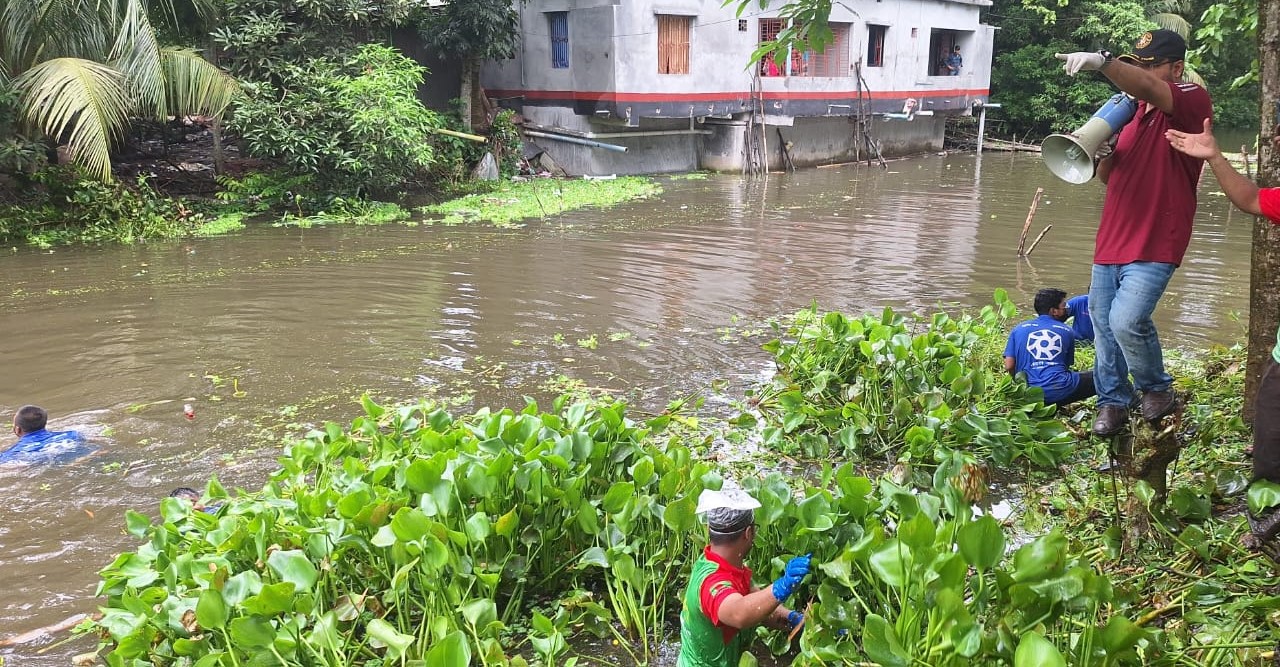 খাল পরিষ্কার রাখতে সবার সহযোগিতা চাই -------উপজেলা নির্বাহী অফিসার মুহাম্মদ হেলাল চৌধুরী