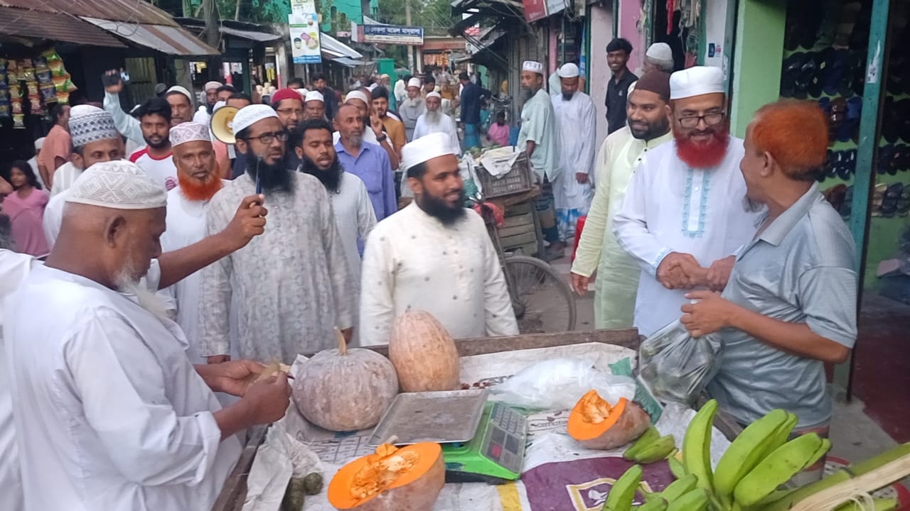 হাইমচরে বাংলাবাজার ও গাজীর বাজারে দাঁড়িপাল্লার গণসংযোগে অ্যাড. শাহজাহান মিয়া