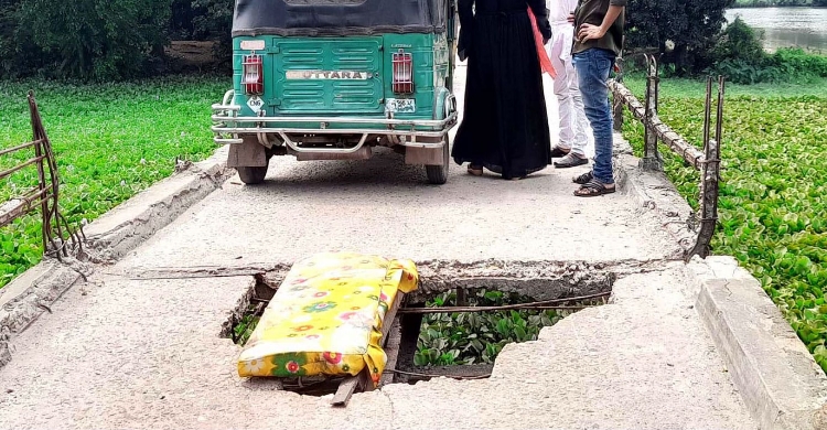 অবশেষে ঝুঁকিপূর্ণ কাটাখালী সেতুর স্থলে নতুন সেতু নির্মিত হচ্ছে