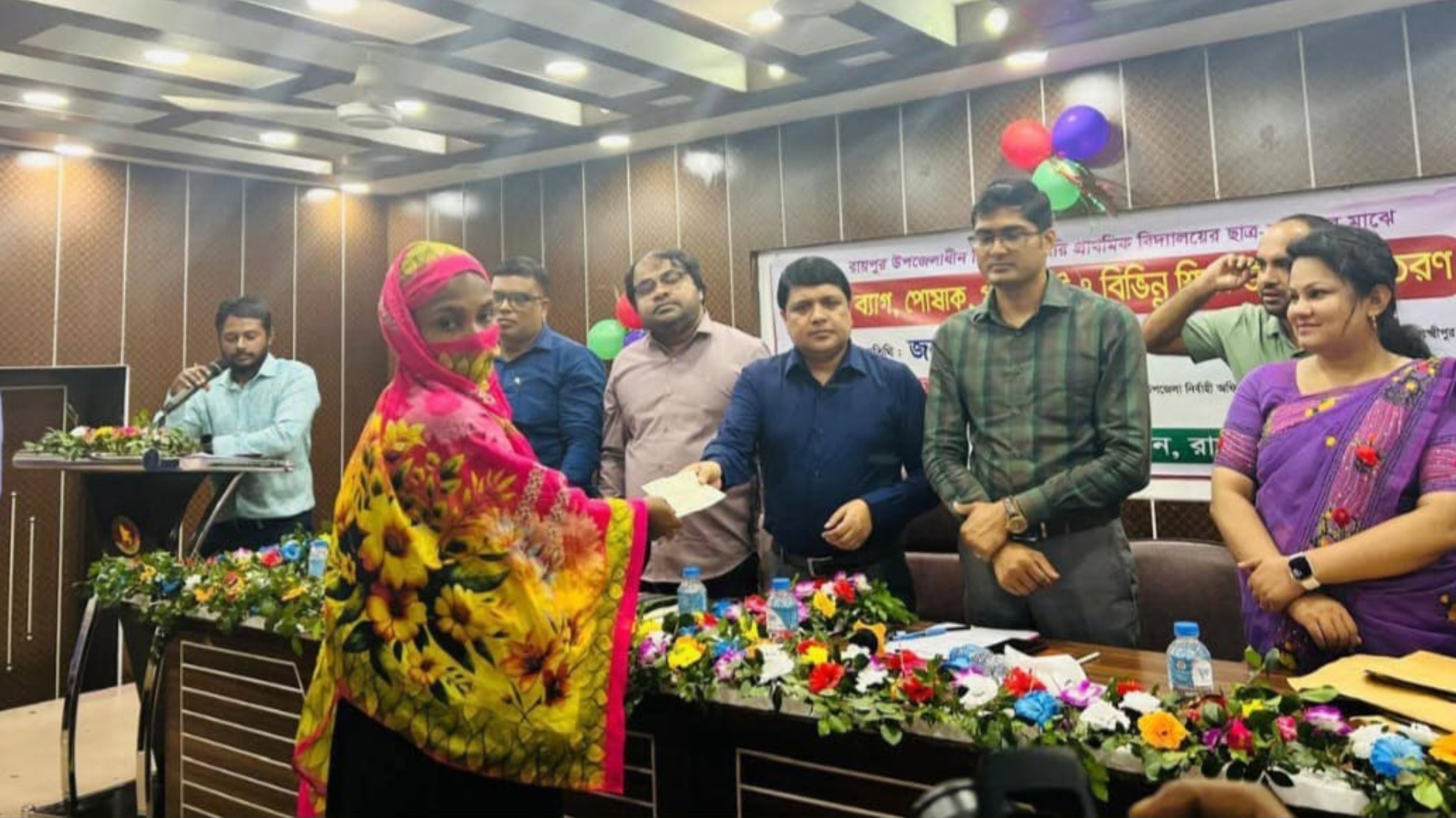 মেঘনায় মাছ ধরার ট্রলারে বিস্ফোরণ : সরকারি সহায়তা প্রদান
