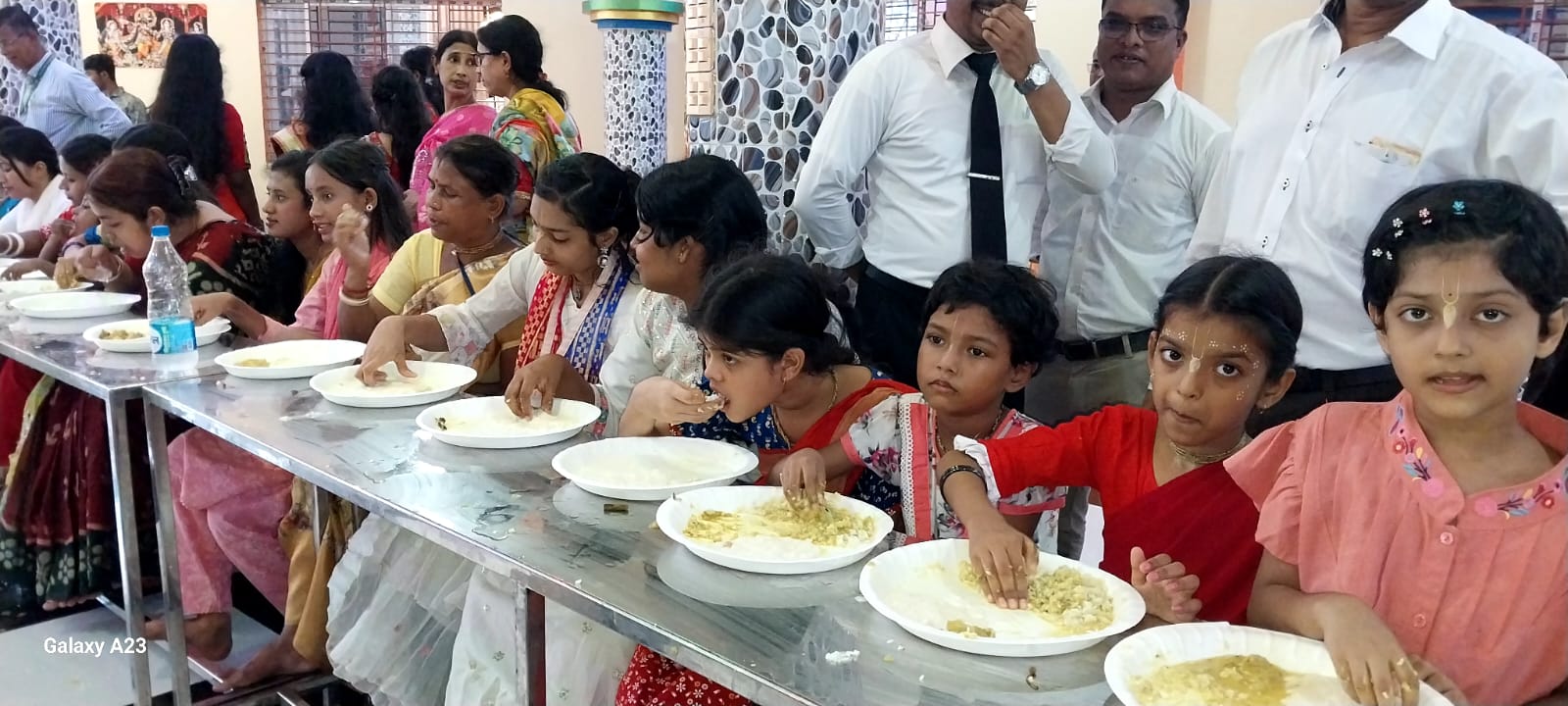 হাজারো ভক্ত-শ্রোতার উপস্থিতি মিলনমেলায় রূপ নেয় কুমিল্লায় রাধাষ্টমী মহোৎসব