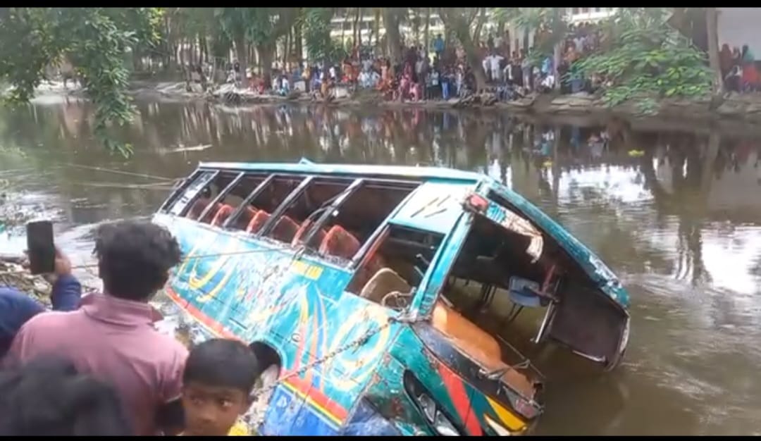 লক্ষ্মীপুরের চন্দ্রগঞ্জে আবারও সড়ক দুর্ঘটনায় ৫ জন নিহত