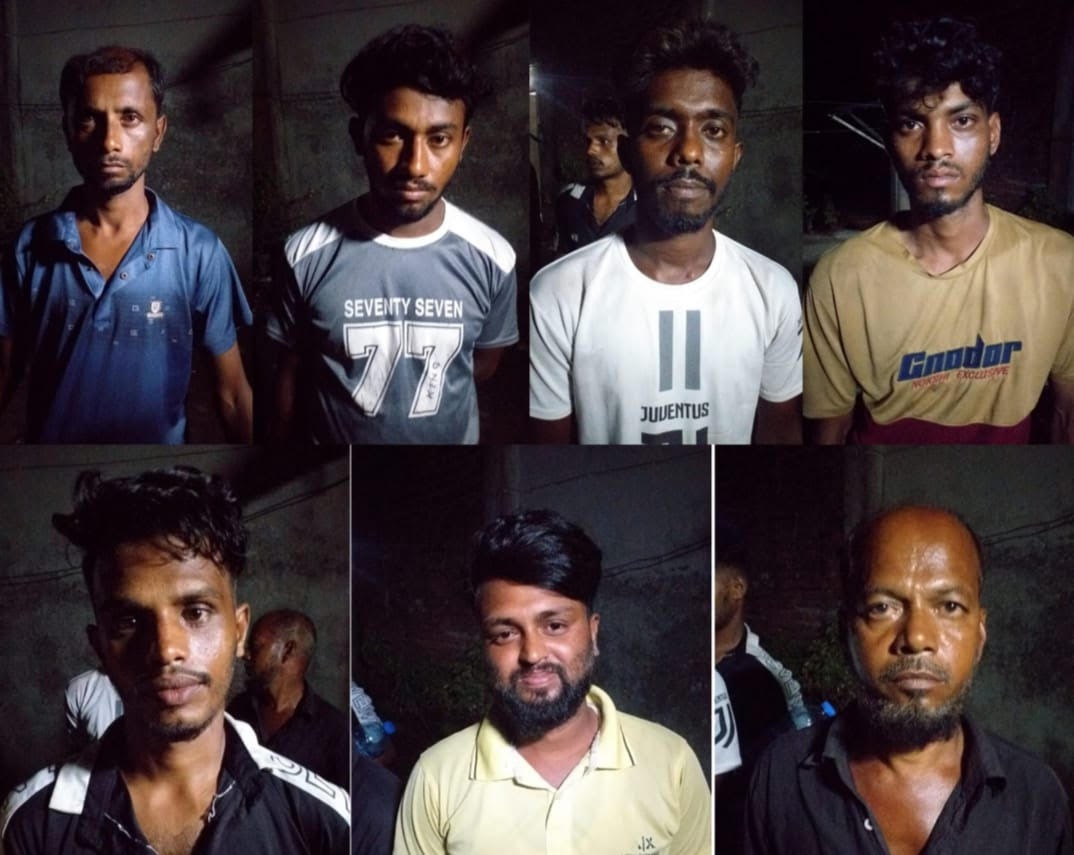 মতলব উত্তরে কারেন্ট জাল মজুদ ও বেপরোয়া বাল্কহেড চালনার অভিযোগে ৭ জন আটক