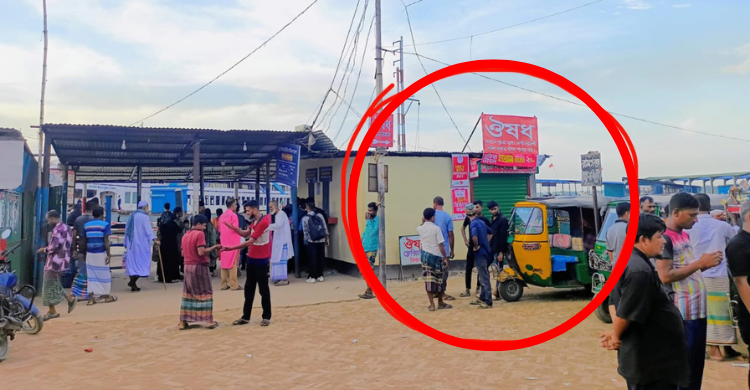 লঞ্চঘাটে টিকেট কাউন্টার ঘেঁষে গড়ে উঠেছে অবৈধ ফার্মেসি