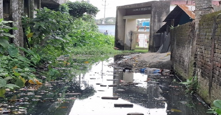 স্কুল সড়কটি জলাবদ্ধমুক্ত করা কি খুবই কষ্টকর কাজ?
