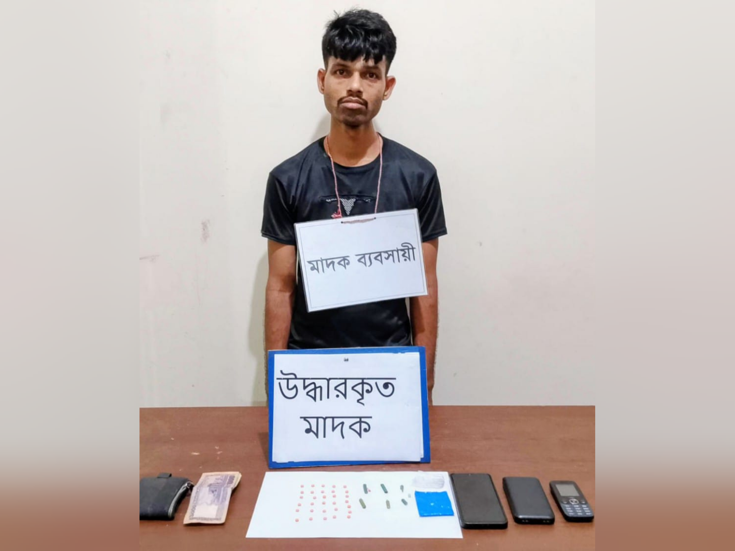 যৌথ বাহিনী কর্তৃক চাঁদপুর সদর উপজেলায় তালিকাভুক্ত মাদক ব্যবসায়ী আটক