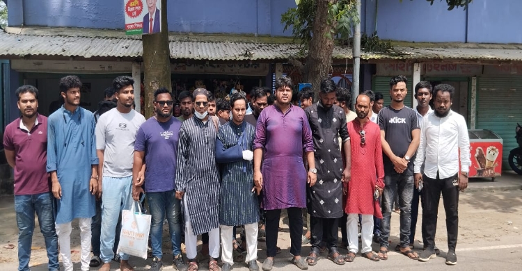 মুন্সিগঞ্জের সিরাজদিখানে ছাত্র প্রতিনিধির উপর হামলার প্রতিবাদে বিক্ষোভ ও মানববন্ধন