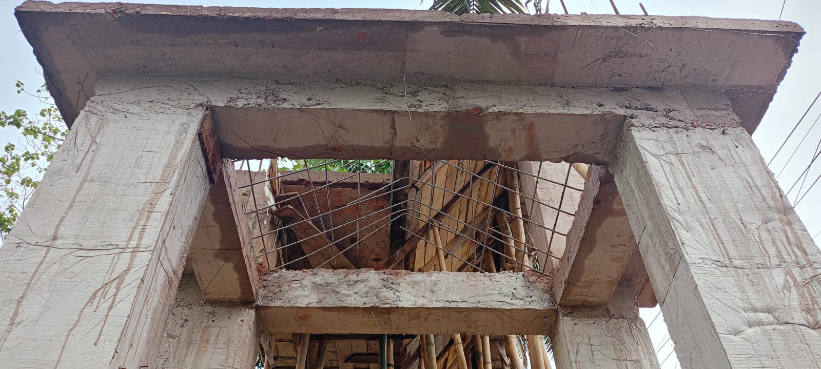 চাঁদপুর কণ্ঠে  সংবাদ প্রকাশের পর নতুন করে ফরিদগঞ্জ কলেজের গেট নির্মাণের উদ্যোগ