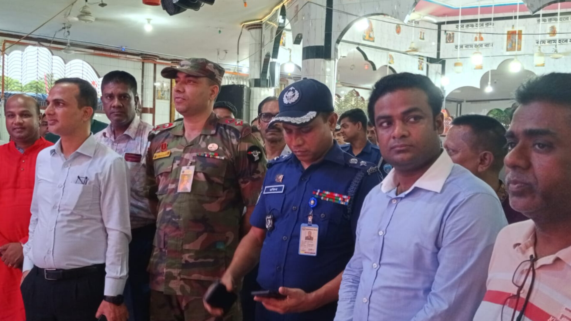 মতলবে পূজা মণ্ডপ পরিদর্শনে জেলা প্রশাসক
