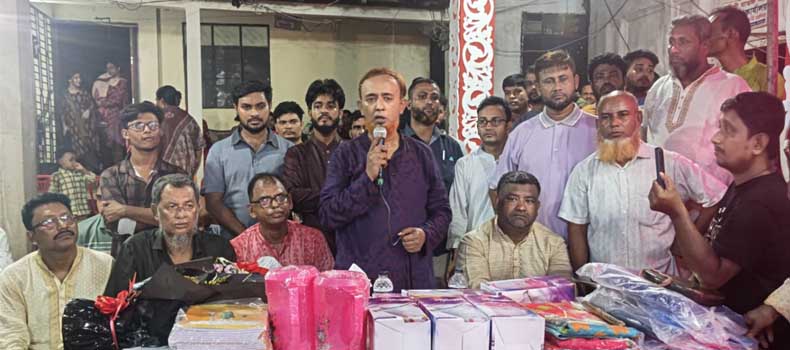 ফরিদগঞ্জ উপজেলা বিএনপি নেতা ডা. আবুল কালাম আজাদের পূজা মণ্ডপ পরিদর্শন