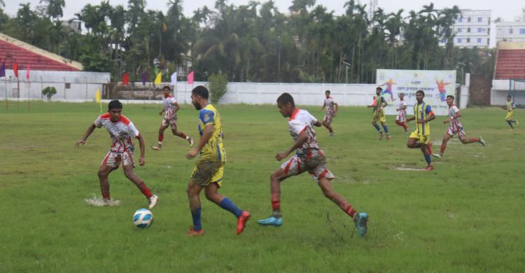 বৈরী আবহাওয়ায় স্থগিত জেলা প্রশাসক কাপ ফুটবলের ফাইনাল