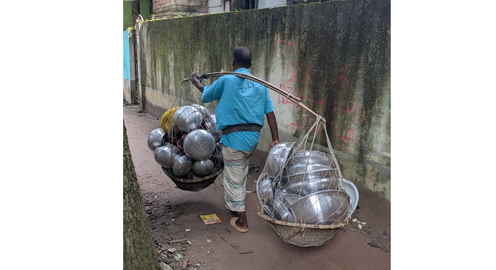 হাঁড়ি-পাতিলের ফেরিওয়ালার দিনকাল