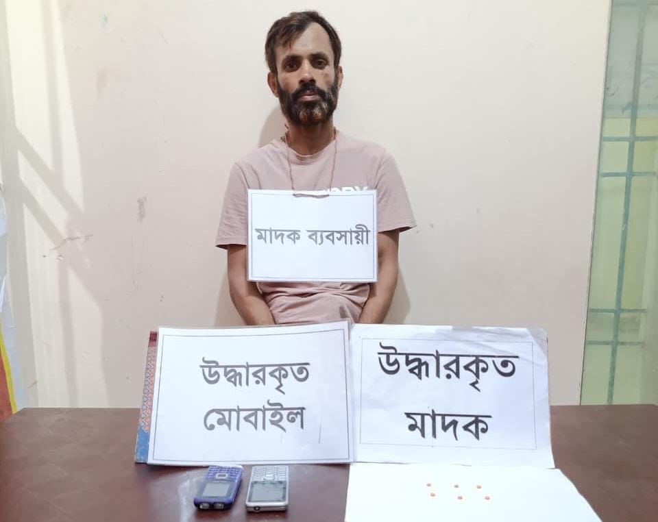চাঁদপুর সদরে যৌথবাহিনীর অভিযানে তালিকাভুক্ত মাদক ব্যবসায়ী আটক